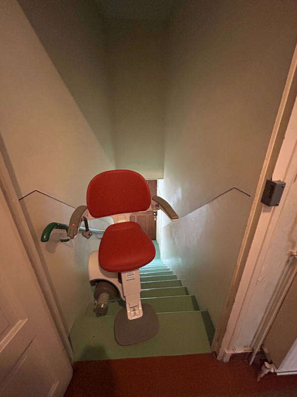 Photo de la référence Siège monte escalier sur-mesure à VALENCE (26000)