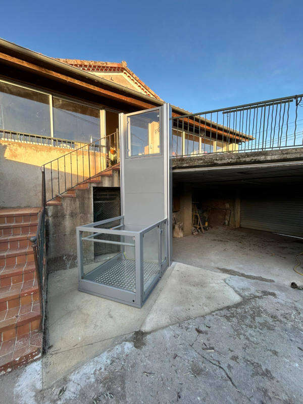 Photo de la référence Plateforme élévatrice avec accès d'équerre à SAINT-SERNIN (07200)