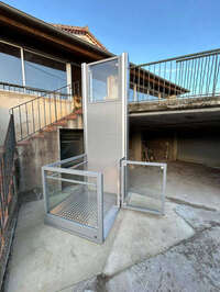 Vignette de la référence Plateforme élévatrice avec accès d'équerre