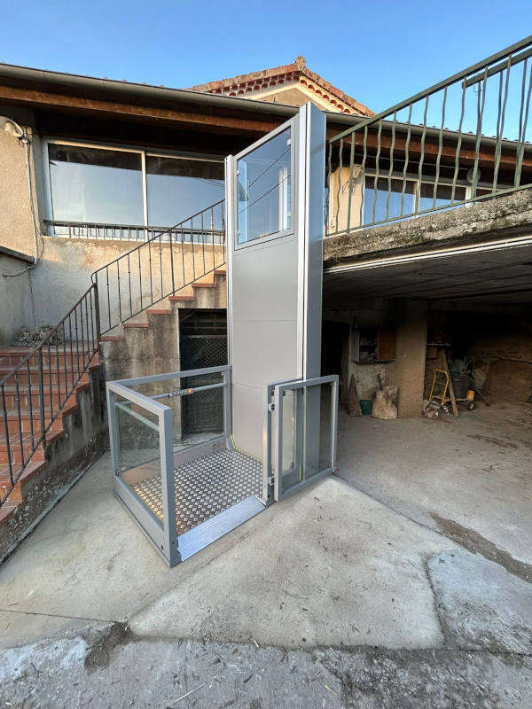 Photo de la référence Plateforme élévatrice avec accès d'équerre à SAINT-SERNIN (07200)