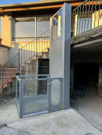 Vignette de la référence Plateforme élévatrice avec accès d'équerre