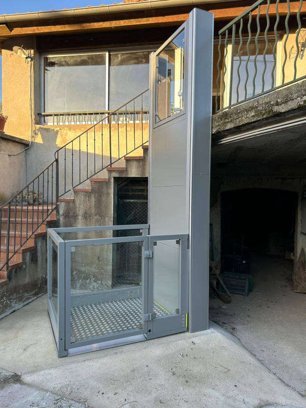 Photo de la référence Plateforme élévatrice avec accès d'équerre à SAINT-SERNIN (07200)