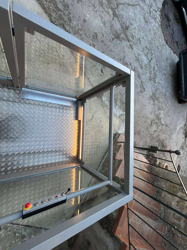 Photo de la référence Plateforme élévatrice avec accès d'équerre à SAINT-SERNIN (07200)