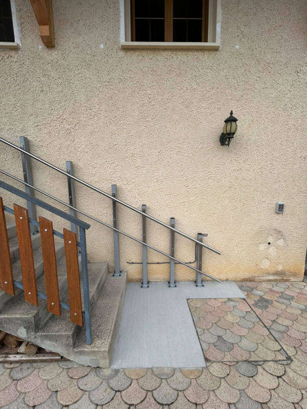 Photo de la référence Plateforme monte escalier inclinée à GILLONAY (38260)