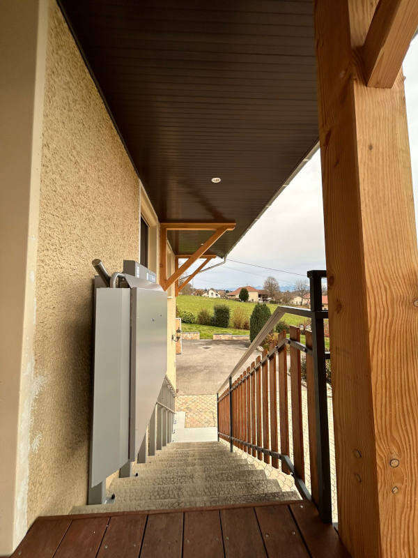 Photo de la référence Plateforme monte escalier inclinée à GILLONAY (38260)