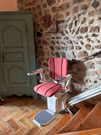 Vignette de la référence Monte-escalier avec un sous-passage bas