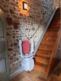 Vignette de la référence Monte-escalier avec un sous-passage bas