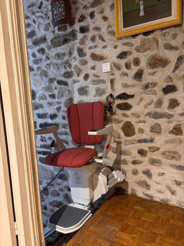 Photo de la référence Monte-escalier avec un sous-passage bas à SAINT-AMBROIX (30500)