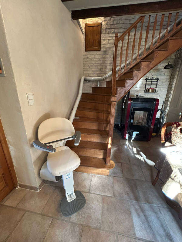 Photo de la référence Monte escalier sur-mesure à LE MOTTIER (38260)