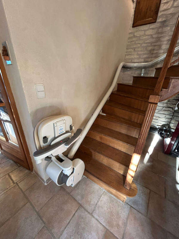 Photo de la référence Monte escalier sur-mesure à LE MOTTIER (38260)