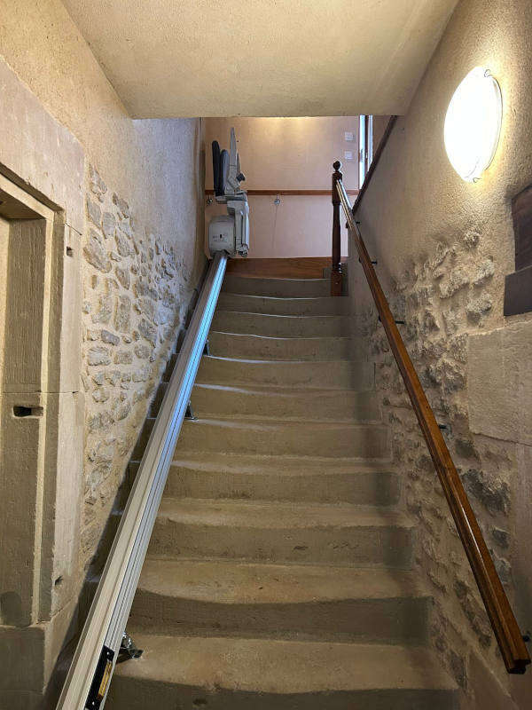 Photo de la référence Chaise escalier droit à CREPOL (26350)