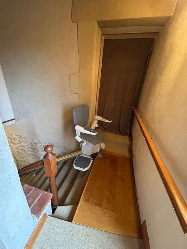 Photo de la référence Chaise escalier droit à CREPOL (26350)