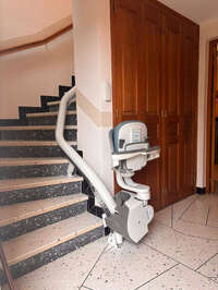 Vignette de la référence Chaise monte-escalier tournante sur-mesure