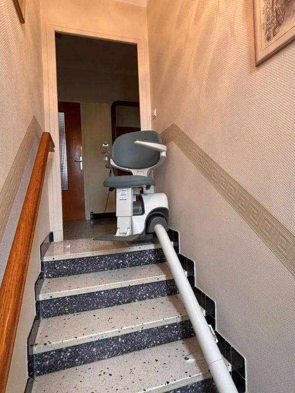 Photo de la référence Chaise monte-escalier tournante sur-mesure à GUILHERAND-GRANGES (07500)