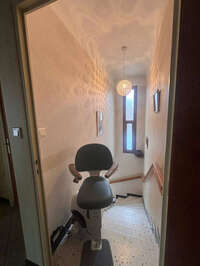 Vignette de la référence Chaise monte-escalier tournante sur-mesure