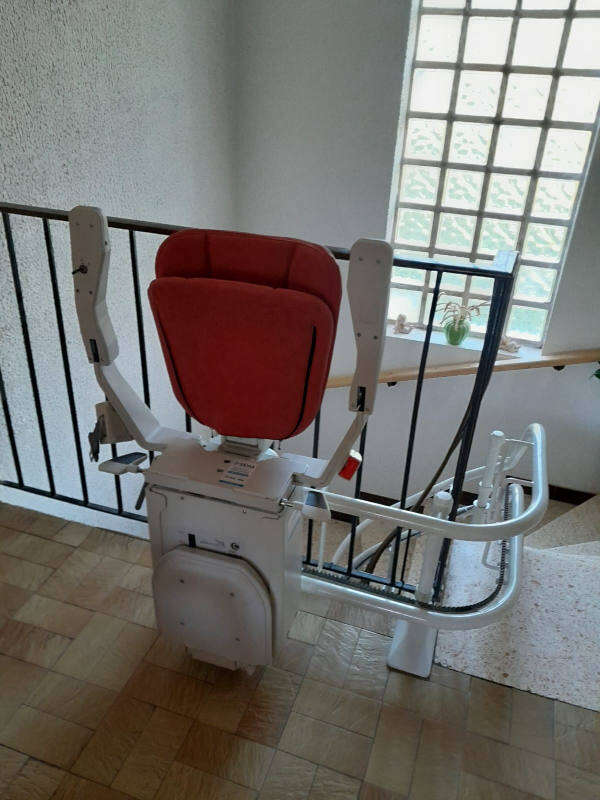 Visuel : Monte-personne - Escalier tournant SAINT-FORTUNAT-SUR-EYRIEUX (07360)