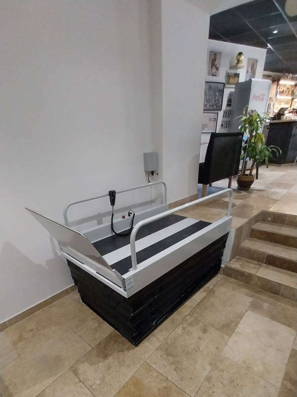 Photo de la référence Mise en accessibilité d'un restaurant à GRIGNAN (26230)