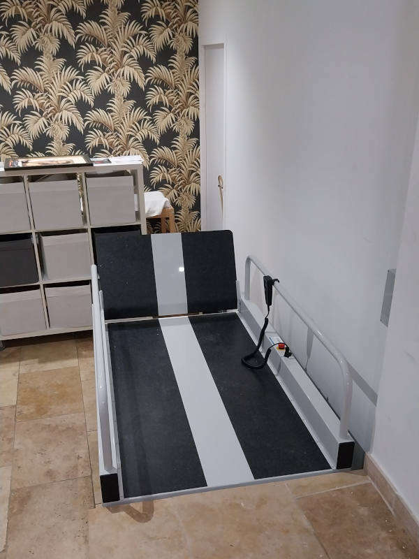 Photo de la référence Mise en accessibilité d'un restaurant à GRIGNAN (26230)