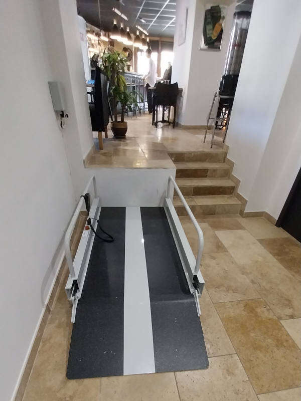 Photo de la référence Mise en accessibilité d'un restaurant à GRIGNAN (26230)
