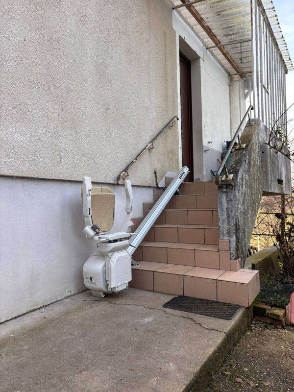 Photo de la référence Chaise monte-escalier droite extérieure à SAINT-VERAND (38160)