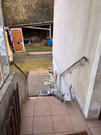 Vignette de la référence Chaise monte-escalier droite extérieure