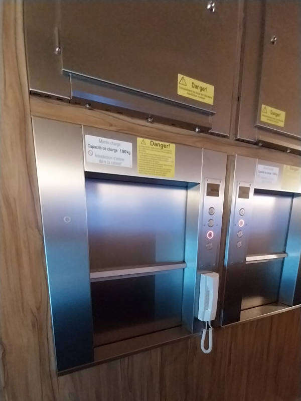 Photo de la référence 2 monte-plats dans un restaurant à LYON (69003)