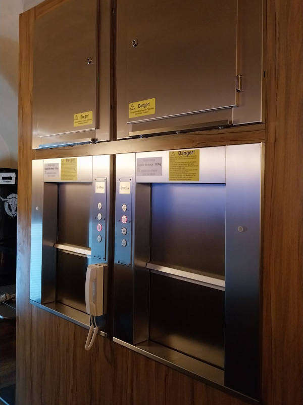 Photo de la référence 2 monte-plats dans un restaurant à LYON (69003)