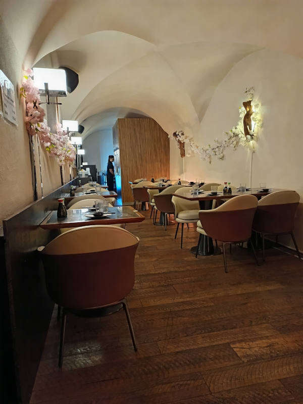 Photo de la référence 2 monte-plats dans un restaurant à LYON (69003)