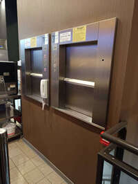 Vignette de la référence 2 monte-plats dans un restaurant