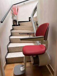 Vignette de la référence Chaise monte-escalier sur mesure