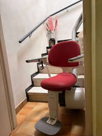 Vignette de la référence Chaise monte-escalier sur mesure