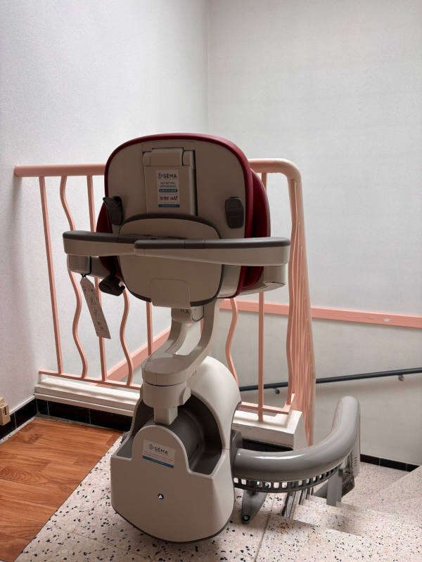 Photo de la référence Chaise monte-escalier sur mesure à BEAUVALLON (26800)