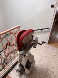 Vignette de la référence Chaise monte-escalier sur mesure