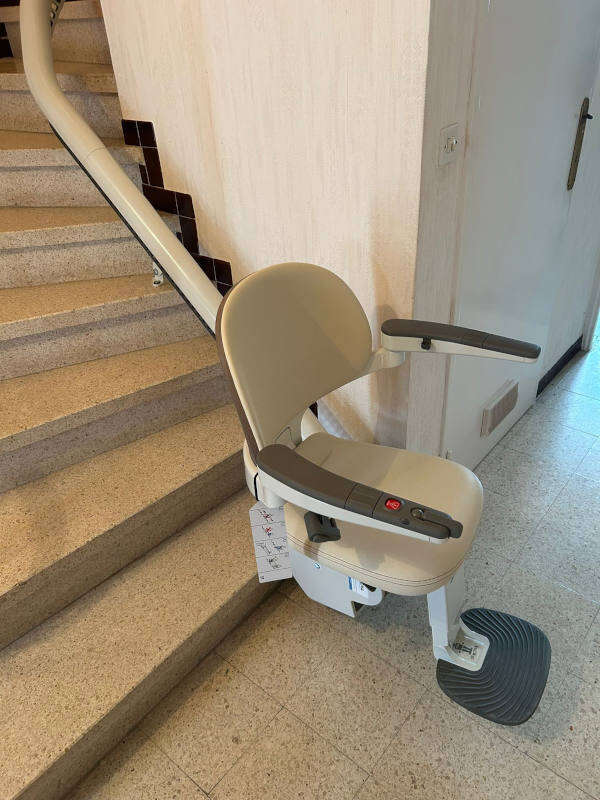 Photo de la référence Un monte-escalier de confiance à VALENCE (26000)