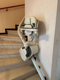 Vignette de la référence Un monte-escalier de confiance