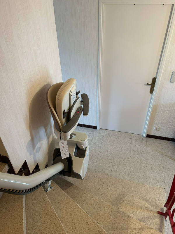 Photo de la référence Un monte-escalier de confiance à VALENCE (26000)