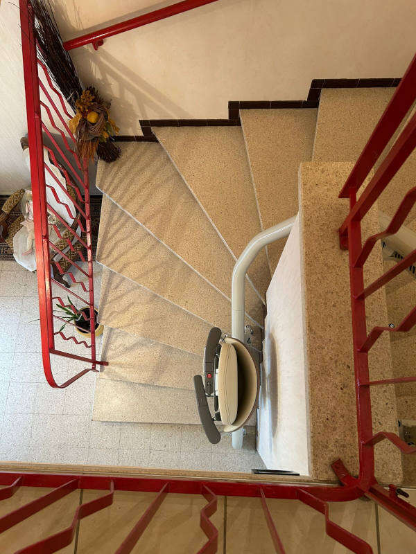 Photo de la référence Un monte-escalier de confiance à VALENCE (26000)