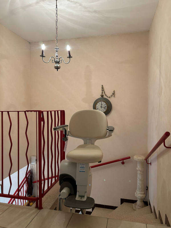 Photo de la référence Un monte-escalier de confiance à VALENCE (26000)