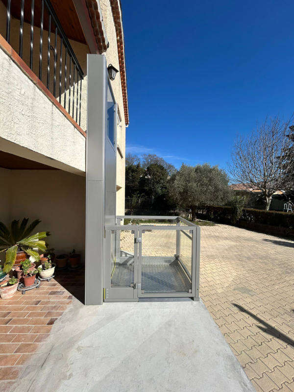 Photo de la référence Une plateforme qui s'adapte aux besoins à SAUZET (26740)