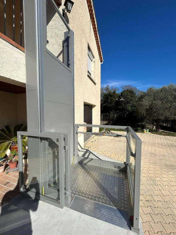 Photo de la référence Une plateforme qui s'adapte aux besoins à SAUZET (26740)