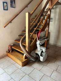 Vignette de la référence Monte-personne sur escalier ajouré