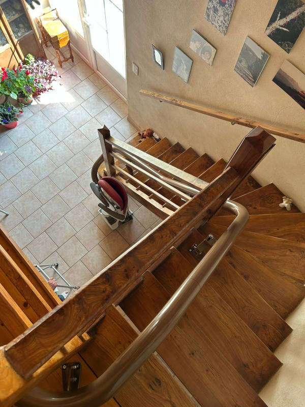 Photo de la référence Monte-personne sur escalier ajouré à ROCHEBAUDIN (26160)