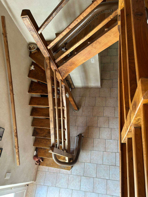 Photo de la référence Monte-personne sur escalier ajouré à ROCHEBAUDIN (26160)