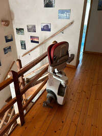 Vignette de la référence Monte-personne sur escalier ajouré