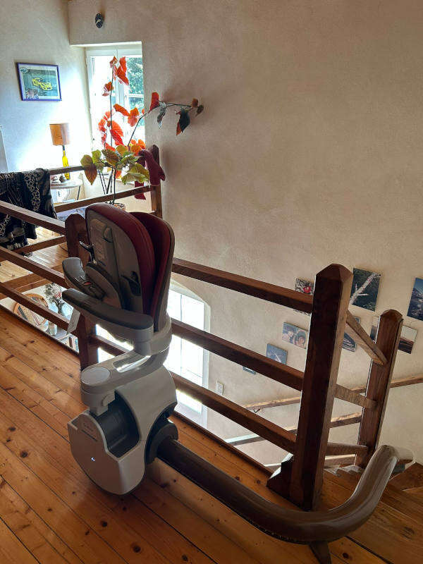 Visuel : Monte-personne sur escalier ajouré ROCHEBAUDIN (26160)