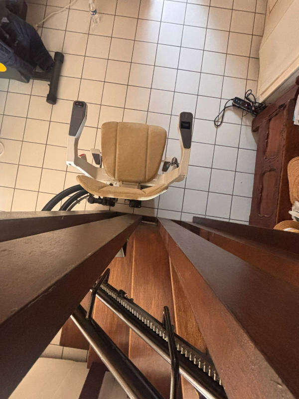 Photo de la référence La chaise monte-escalier Curve à BEAUMONT-LES-VALENCE (26760)