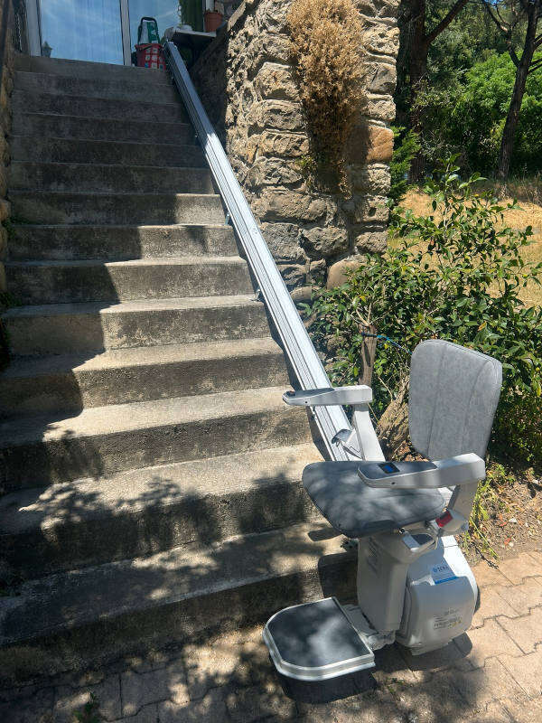 Photo de la référence Monte-escalier droit extérieur à SAINT FORTUNAT SUR EYRIEUX (07360)