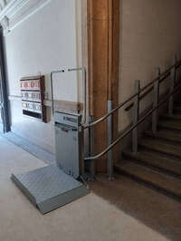 Vignette de la référence Plateforme monte-escalier fauteuil roulant