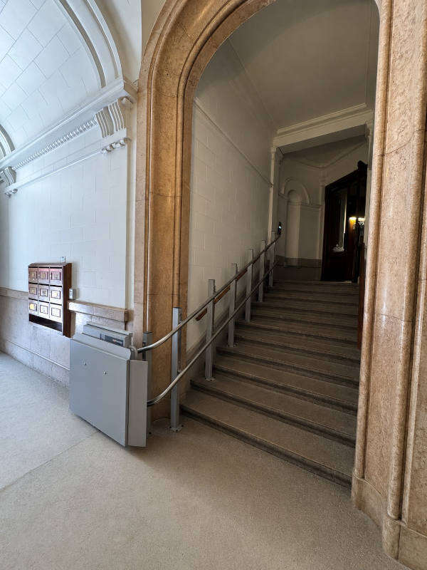 Photo de la référence Plateforme monte-escalier fauteuil roulant à MARCILLY D'AZERGUES (69380)