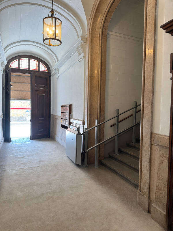 Photo de la référence Plateforme monte-escalier fauteuil roulant à MARCILLY D'AZERGUES (69380)